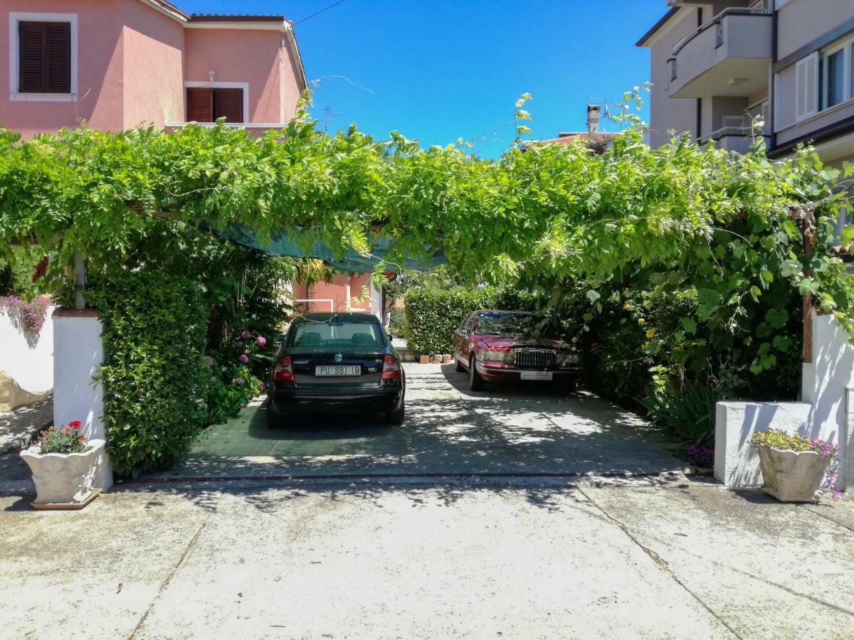 Apartment Sandra ウマグ エクステリア 写真